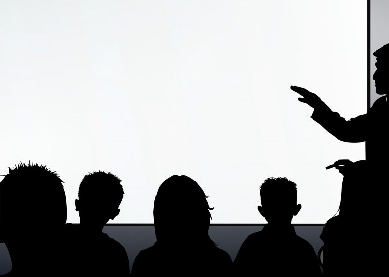 E-Learning vs Classroom Learning: All You Need To Know