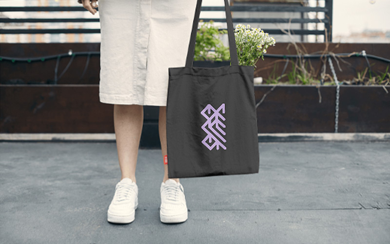 A shopping bag with the dynamic logo using this dynamic logo creator